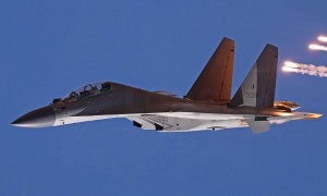 南海惊现猎鹰追猛禽！歼16咬死F-35C缠斗50分钟