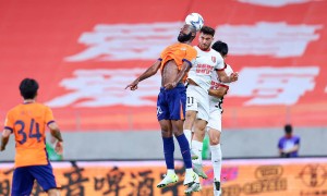 足协杯-韦世豪双响上半时两张直红 蓉城2-1海牛进四强